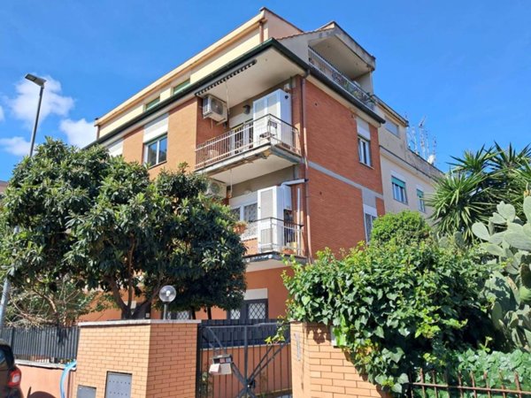 appartamento in vendita a Roma in zona Appio Claudio