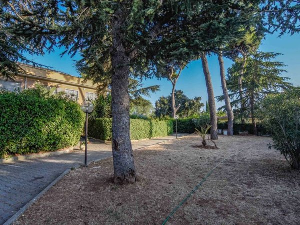 appartamento in vendita a Roma in zona Fonte Laurentina