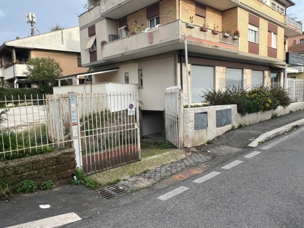 locale di sgombero in vendita a Roma in zona Montespaccato