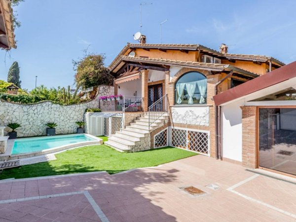 casa indipendente in vendita a Roma in zona Infernetto