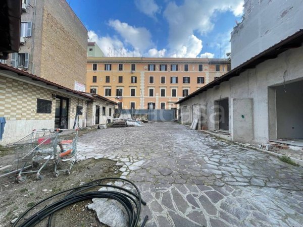 appartamento in vendita a Roma in zona Tuscolano