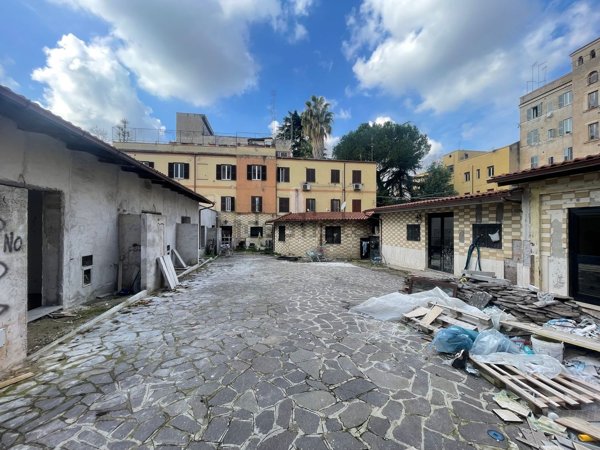 appartamento in vendita a Roma in zona Tuscolano