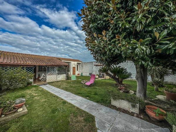 casa indipendente in vendita a Roma in zona Infernetto