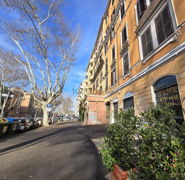 appartamento in vendita a Roma in zona Tuscolano