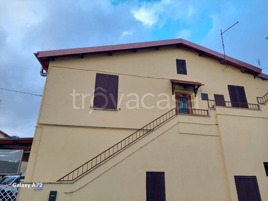 appartamento in vendita a Roma in zona Pantan Monastero