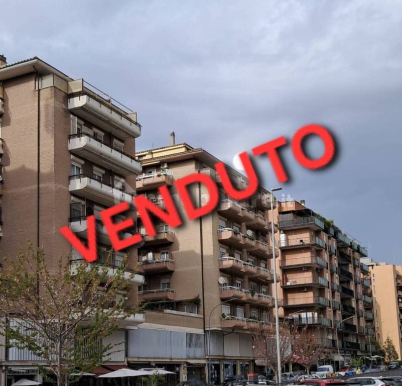 appartamento in vendita a Roma in zona Ardeatino
