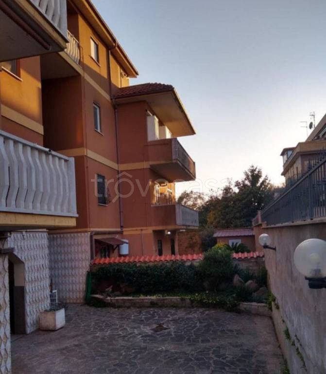 appartamento in vendita a Roma in zona Acilia
