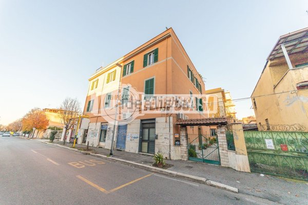 appartamento in vendita a Roma in zona Tuscolano