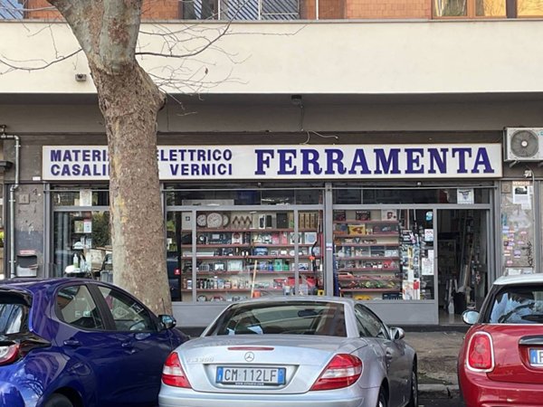 negozio in vendita a Roma in zona Ostiense