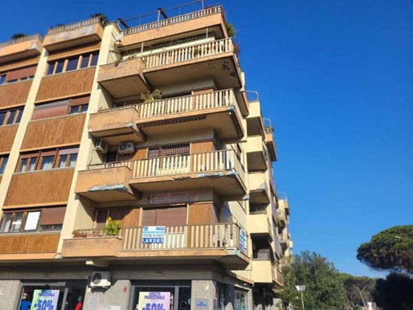appartamento in vendita a Roma in zona Ostia