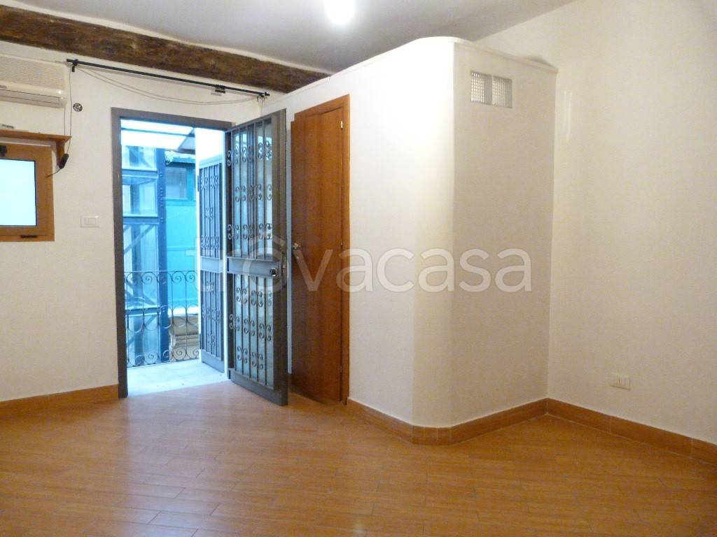 appartamento in vendita a Roma in zona Castro Pretorio