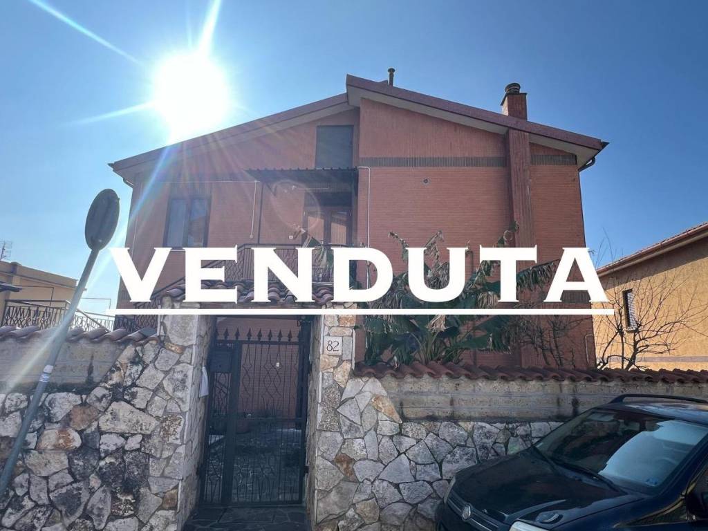 casa indipendente in vendita a Roma in zona Sette Bagni