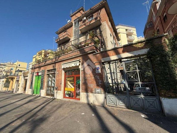 locale commerciale in vendita a Roma in zona Monte Sacro/Talenti