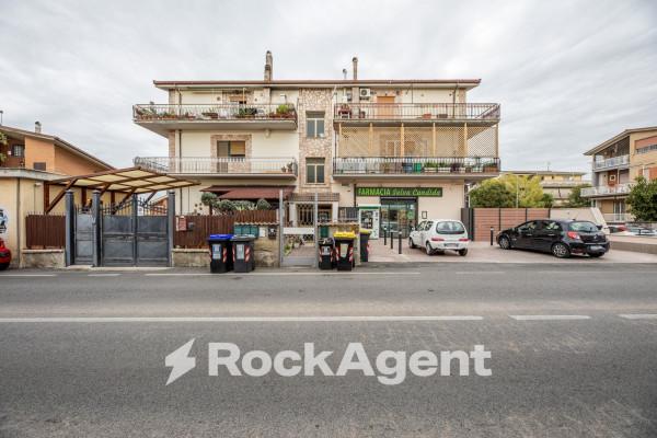 appartamento in vendita a Roma in zona Selva Candida