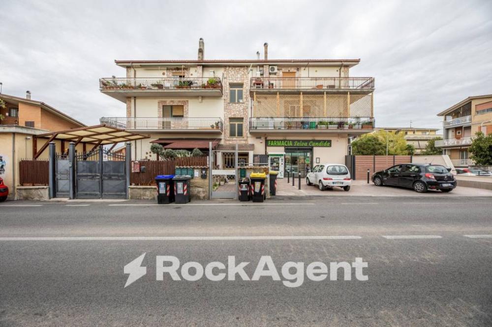 appartamento in vendita a Roma in zona Selva Candida