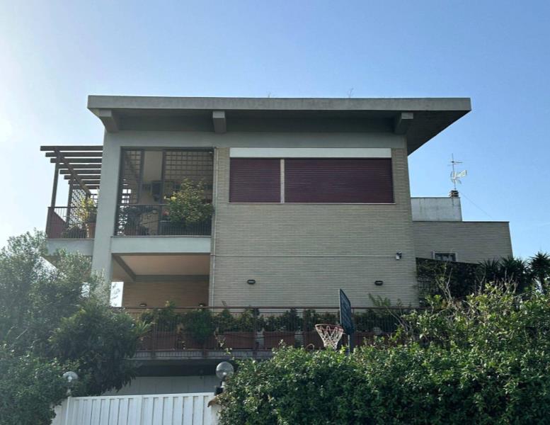 appartamento in vendita a Roma in zona Castel Fusano