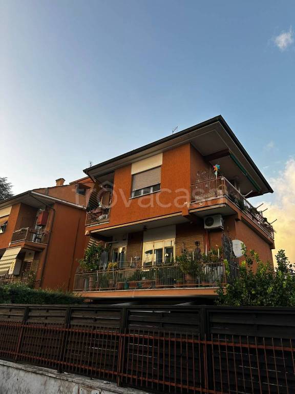 appartamento in vendita a Roma in zona Appio Pignatelli