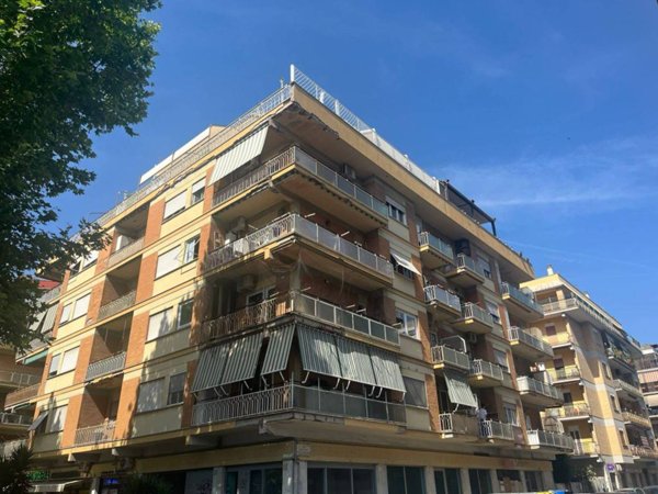 appartamento in vendita a Roma in zona Ostia
