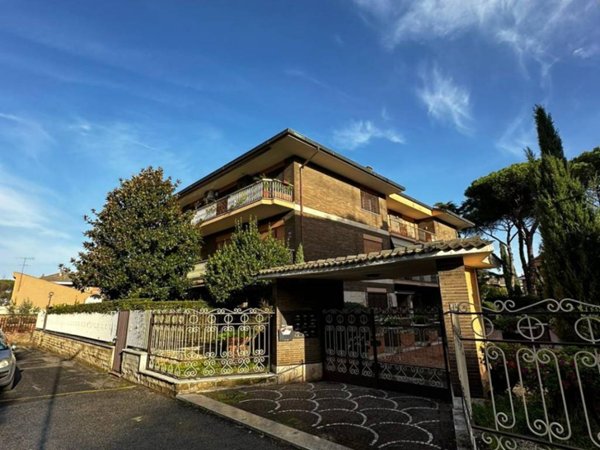 appartamento in vendita a Roma in zona Appio Pignatelli