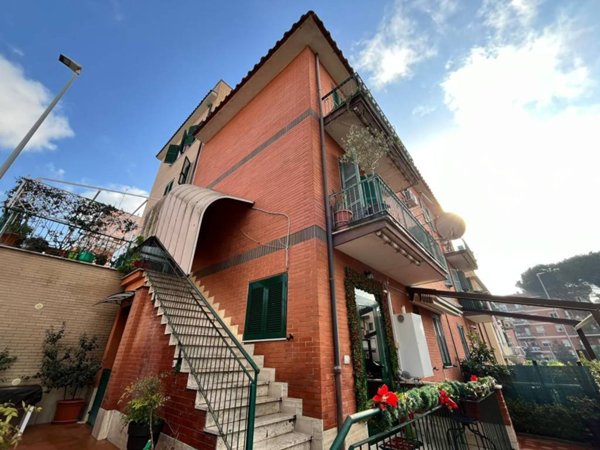 appartamento in vendita a Roma in zona Tomba di Nerone