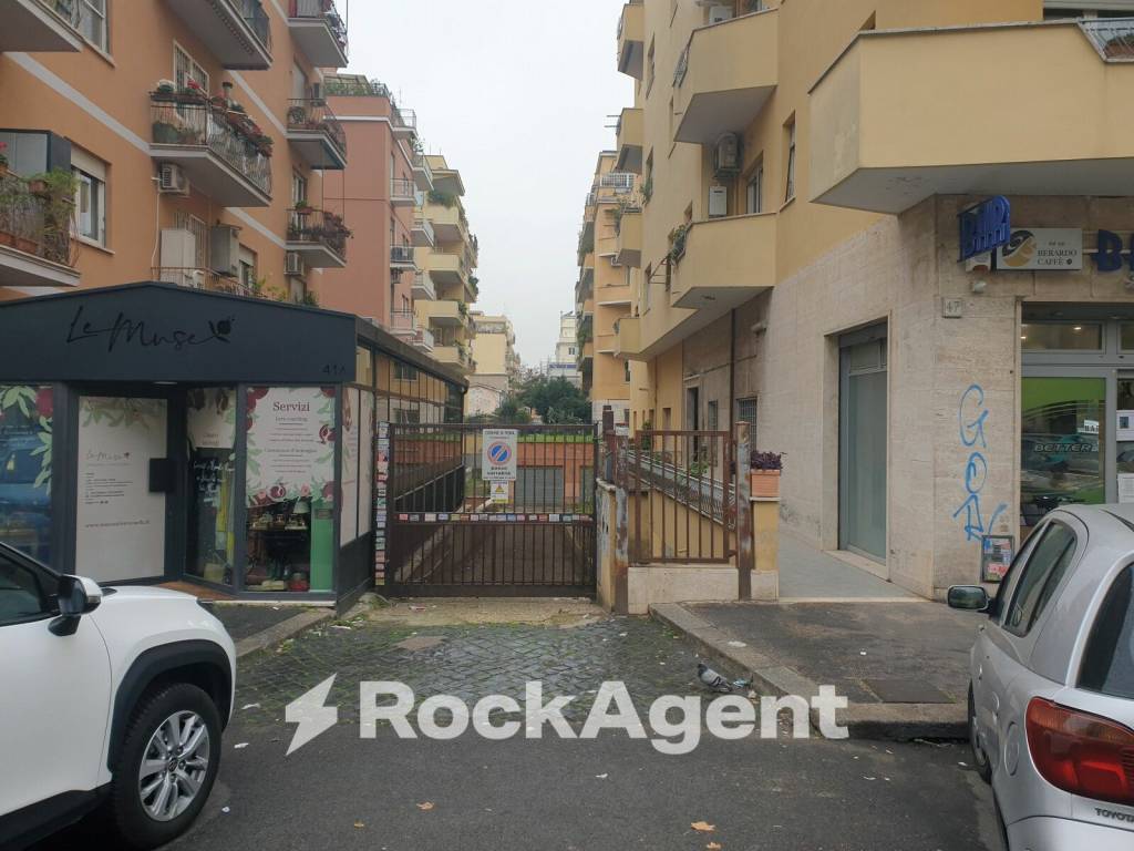 negozio in vendita a Roma in zona Monte Sacro/Talenti