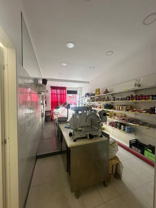locale commerciale in vendita a Roma