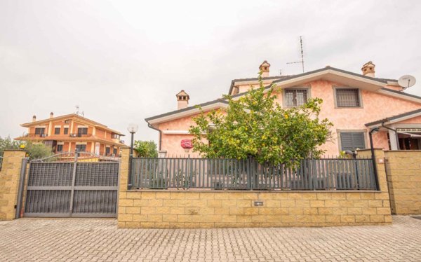 casa indipendente in vendita a Roma in zona Castelverde