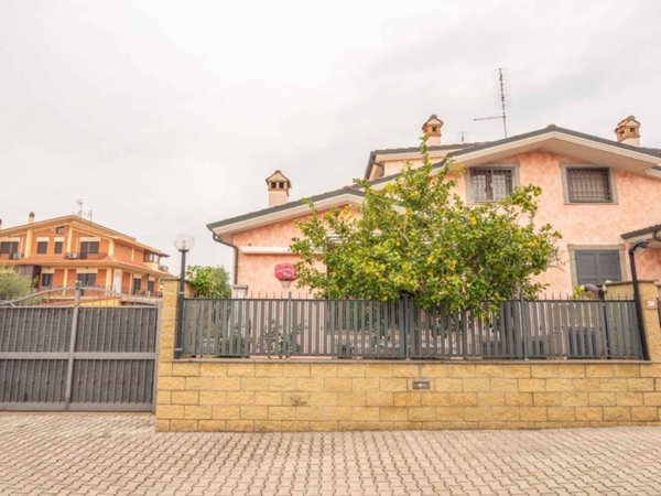 casa indipendente in vendita a Roma in zona Castelverde