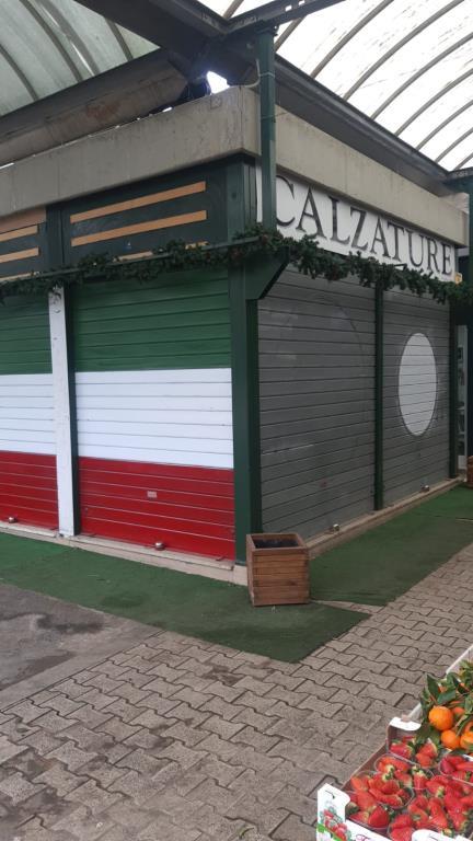 negozio in vendita a Roma in zona Tuscolano