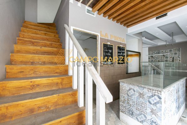 locale commerciale in vendita a Roma in zona Rione Prati