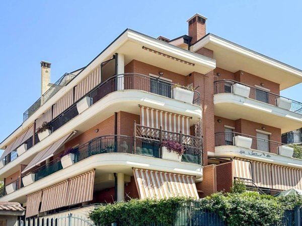 appartamento in vendita a Roma in zona Finocchio
