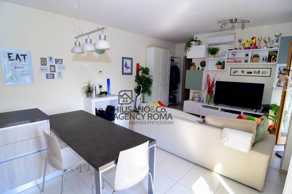 appartamento in vendita a Roma in zona Osteria del Curato