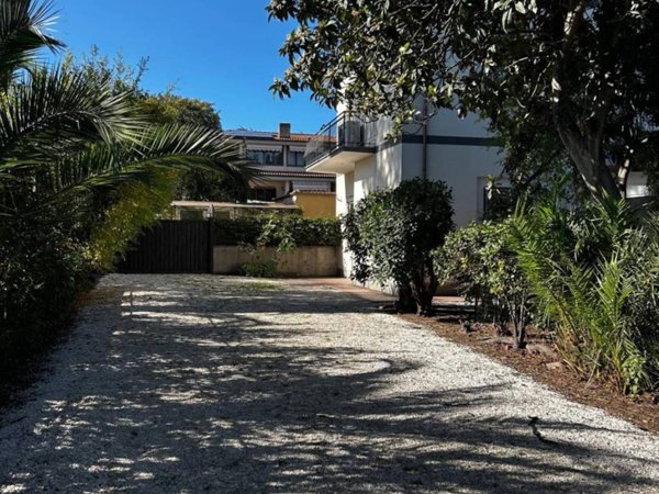 casa indipendente in vendita a Roma in zona Ardeatino