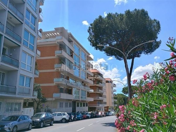 appartamento in vendita a Roma in zona Ardeatino
