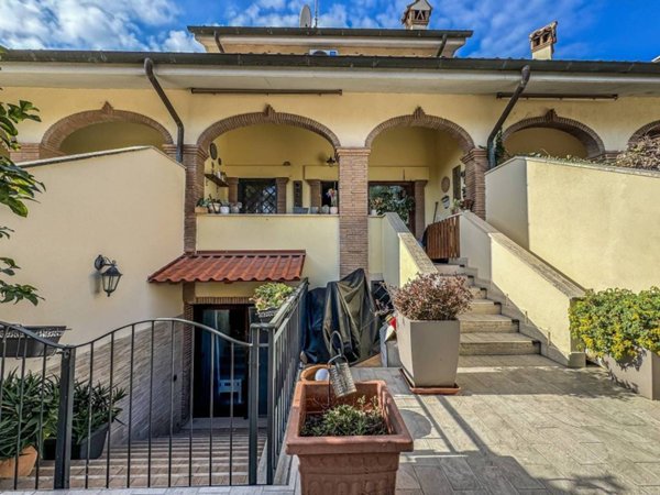casa indipendente in vendita a Roma in zona Infernetto