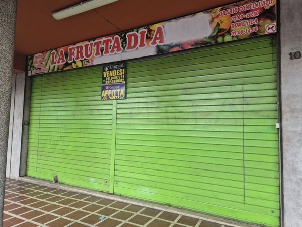 negozio in vendita a Roma in zona Tuscolano