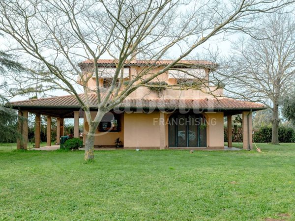 casa indipendente in vendita a Roma in zona Trigoria
