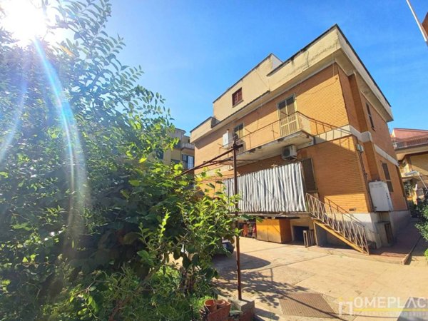 appartamento in vendita a Roma in zona Torre Maura