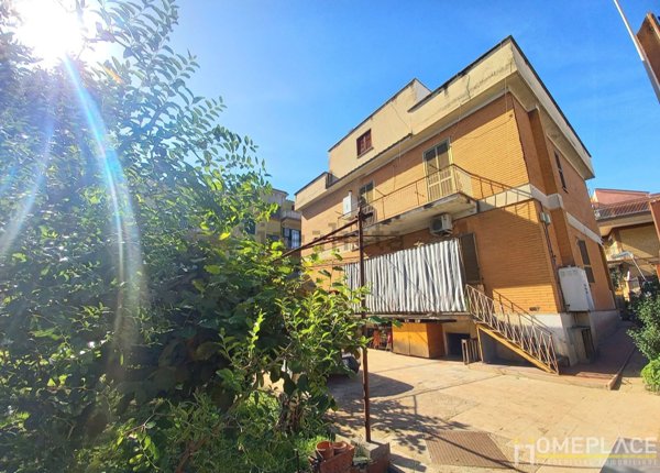 appartamento in vendita a Roma in zona Torre Maura