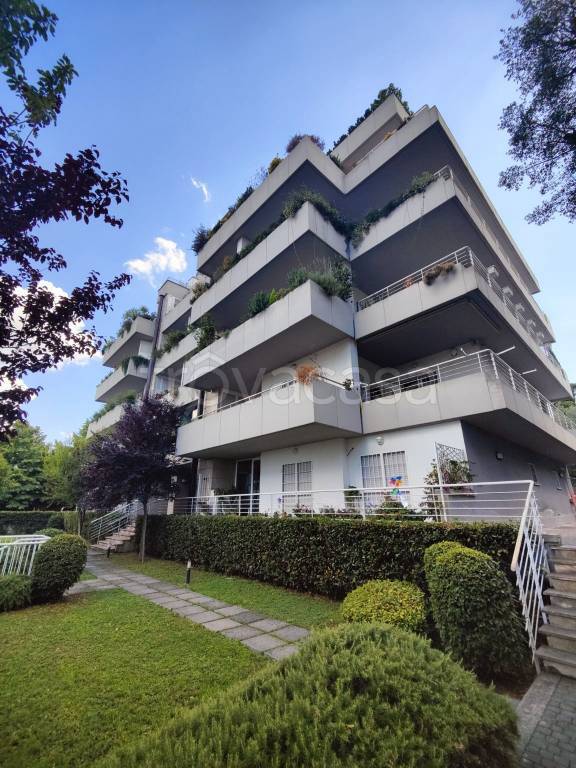 appartamento in vendita a Roma in zona Tor di Quinto