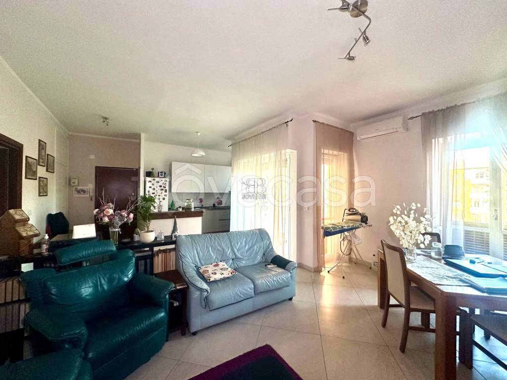 appartamento in vendita a Roma in zona Torre Spaccata