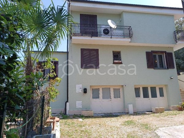 casa indipendente in vendita a Roma in zona Sette Bagni