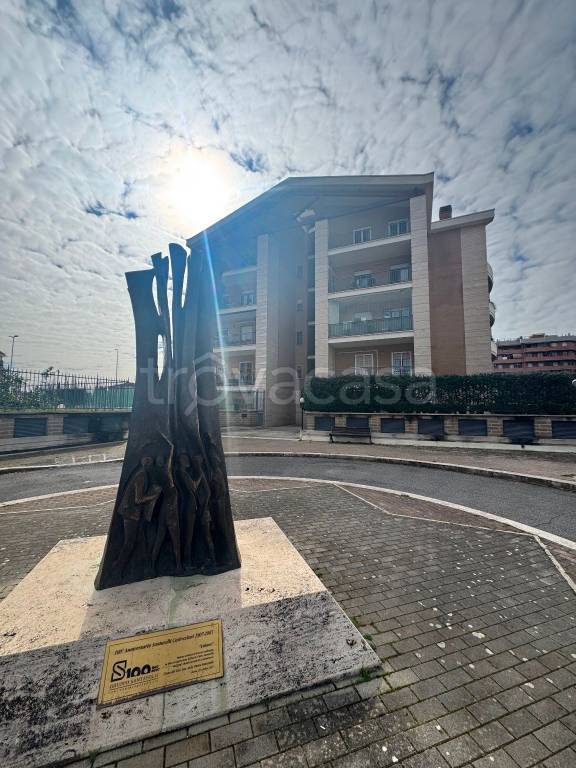 appartamento in vendita a Roma in zona Appio Claudio