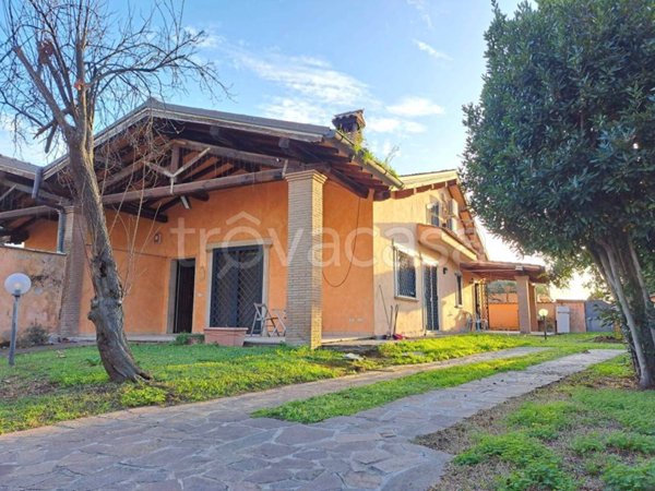 casa indipendente in vendita a Roma in zona Infernetto