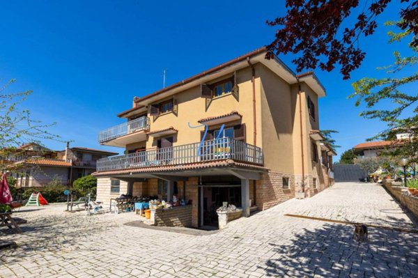 casa indipendente in vendita a Roma in zona Casal Monastero