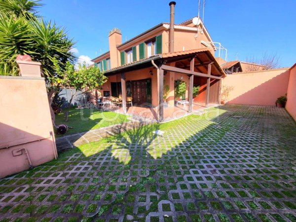 casa indipendente in vendita a Roma in zona Infernetto