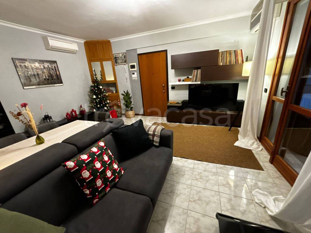 appartamento in vendita a Roma in zona Acilia