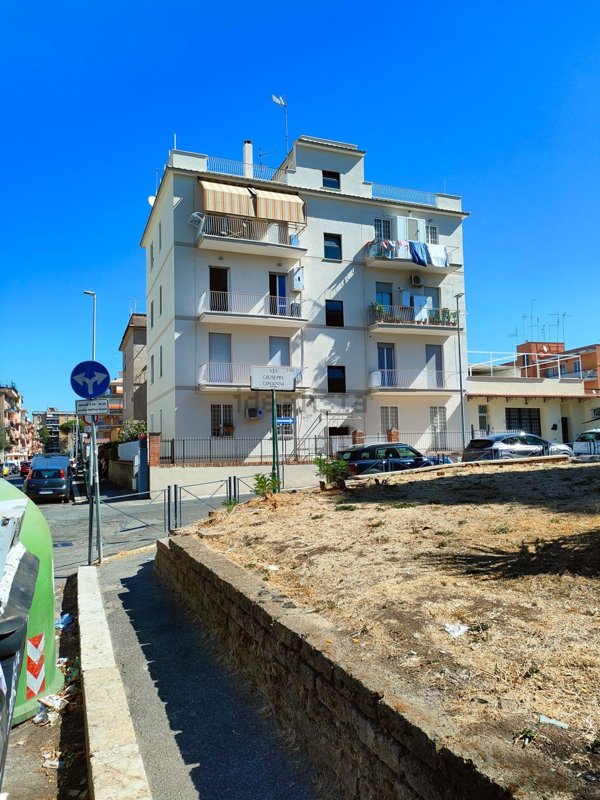 appartamento in vendita a Roma in zona Torre Maura