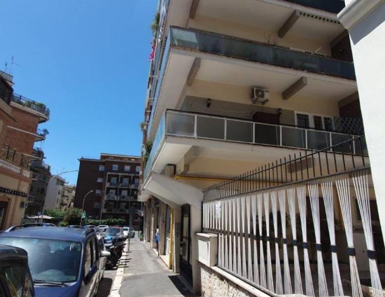 appartamento in vendita a Roma in zona Appio Latino