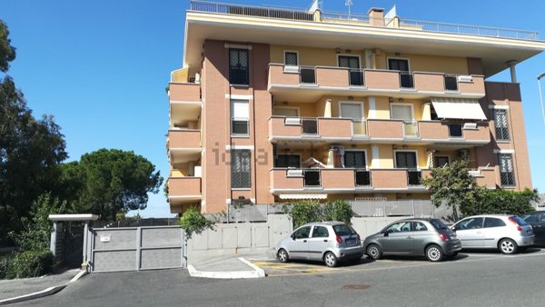appartamento in vendita a Roma in zona Colle del Sole